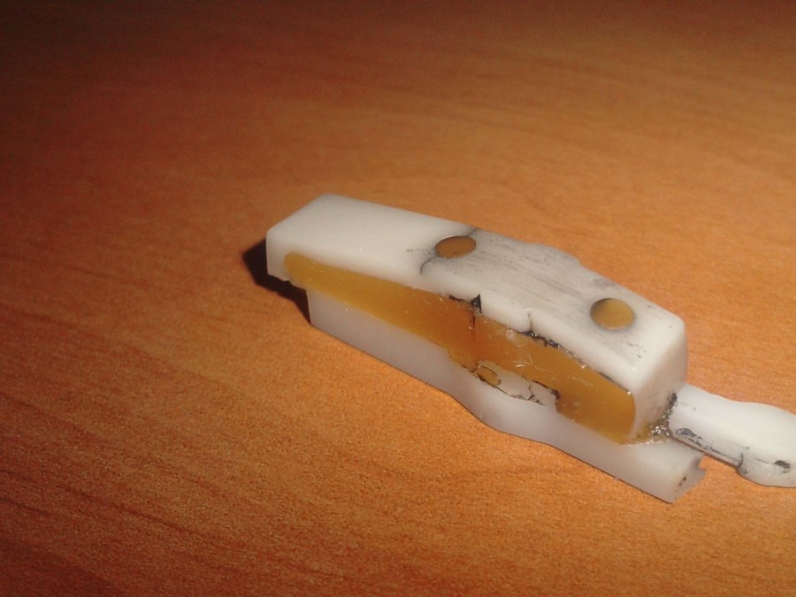 sedlo spolujezdce.jpg (201.39 KiB) Zobrazeno 2704 x jedna nožka je ulomená