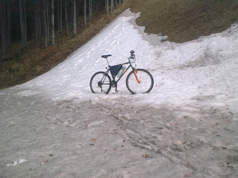 místy přes sníh.jpg